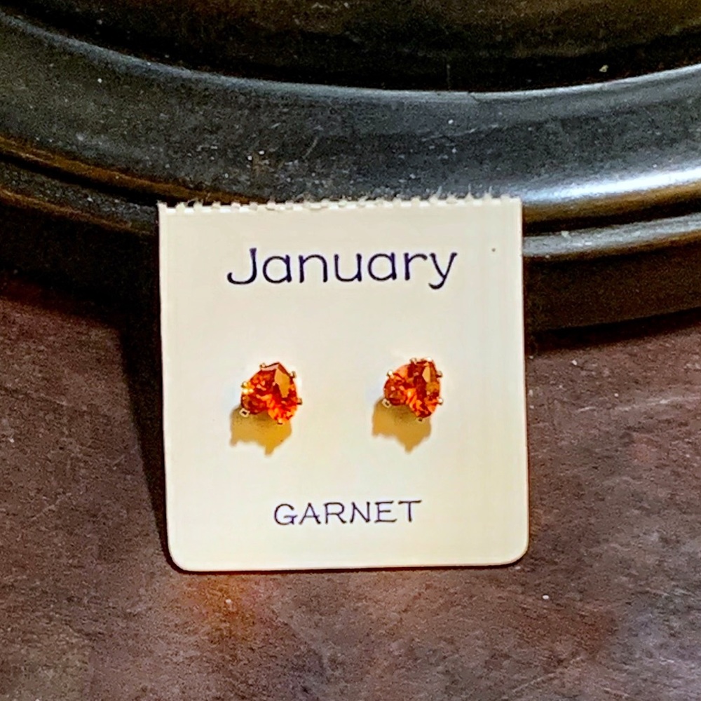 NWT ❤️Gold plated crystal heart studs for birthday month. JANUARY